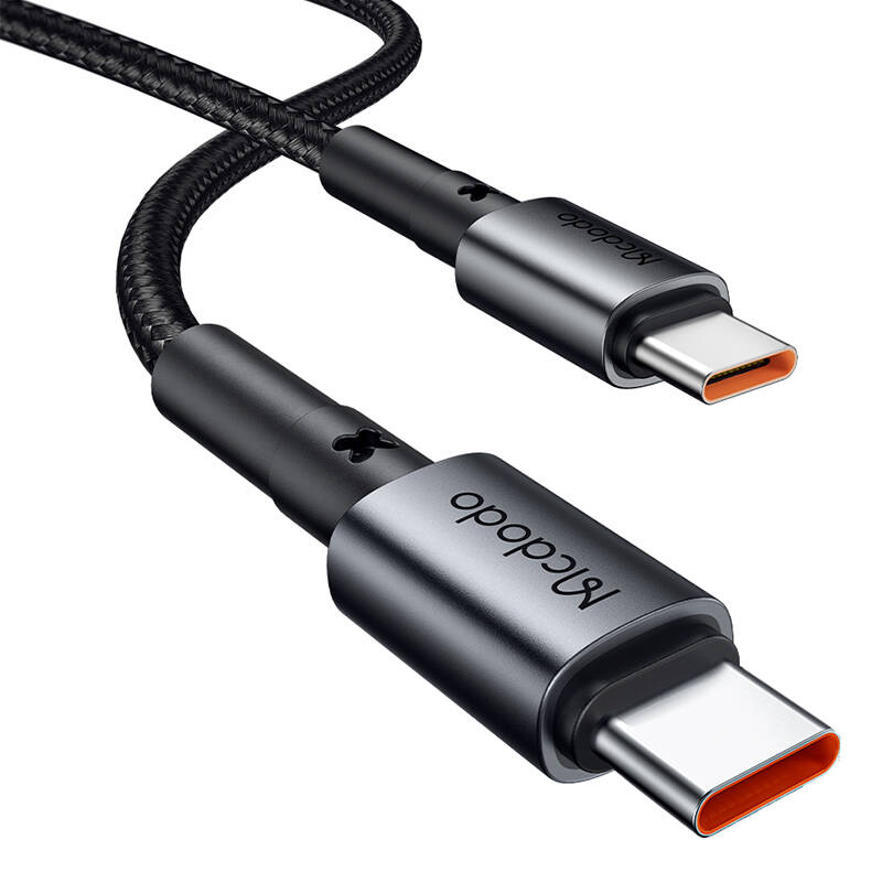 Auto punjač McDodo CC-7493 65W s mini bijelim USB-C kabelom s E-mark čipom 1m 100W (crni)